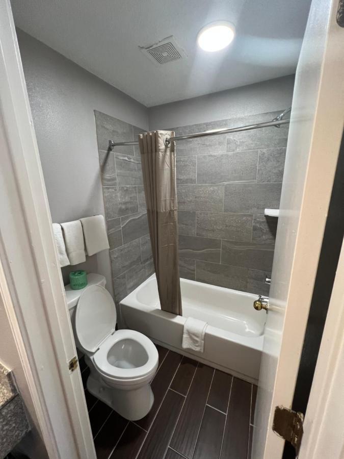 Key West Inn - Tuscumbia Bagian luar foto